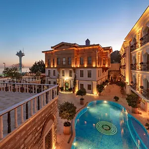 Hotel Seven Hills Palace &